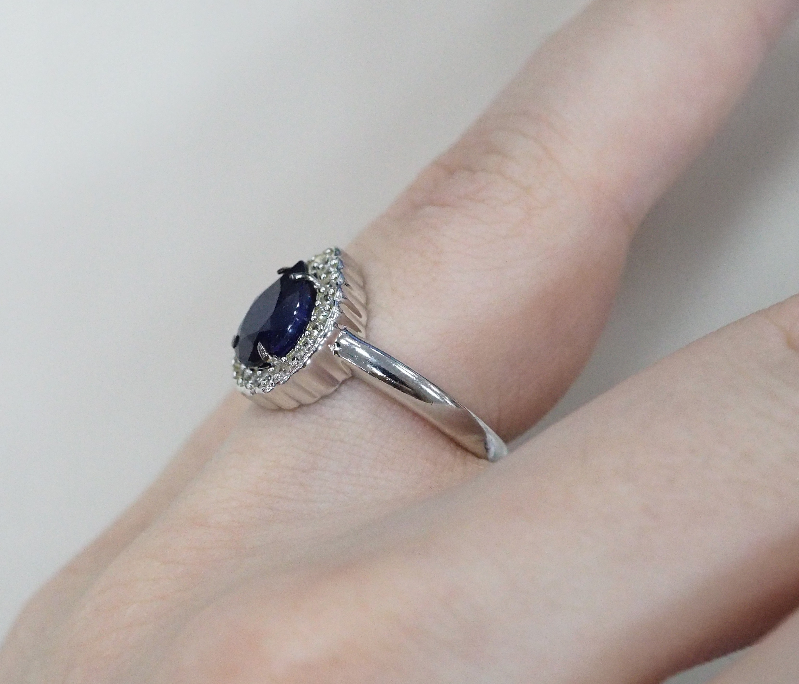 Серебряное кольцо с сапфиром